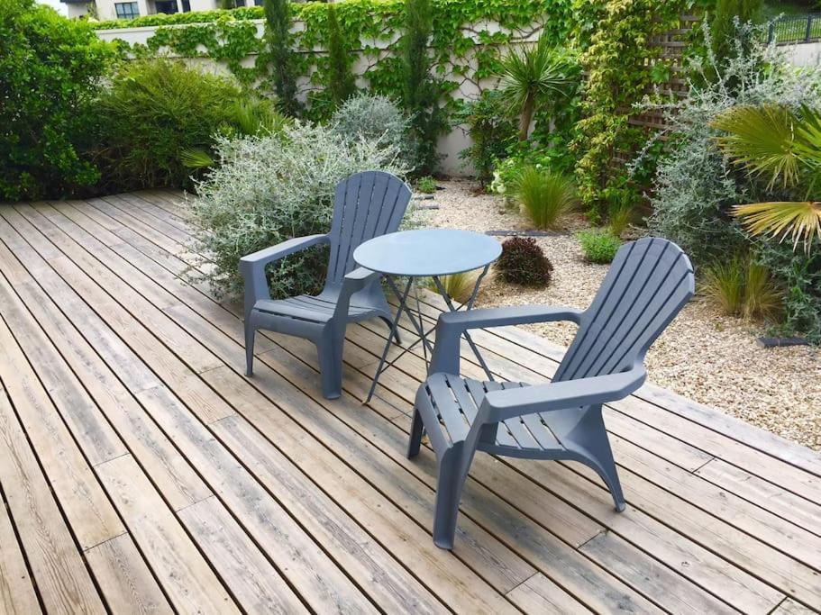 With A Terrasse